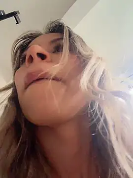 Mia Rosee1 online show from 04/05/26, 07:20