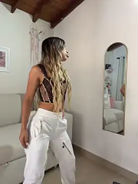 Mia Rosee1 online show from 05/17/26, 07:47