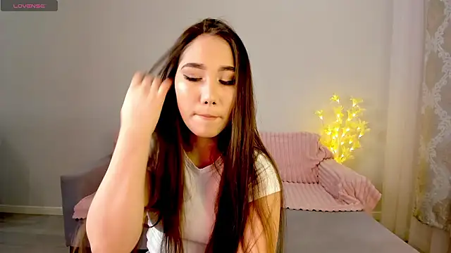 Snapshot of mayameilin chatting on 02/05/26, 01:07 mayameilin online show from 02/05/26, 01:07