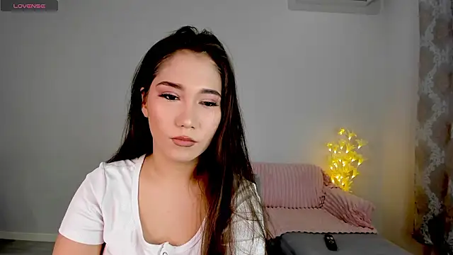 Snapshot of mayameilin chatting on 02/09/26, 01:09 mayameilin online show from 02/09/26, 01:09