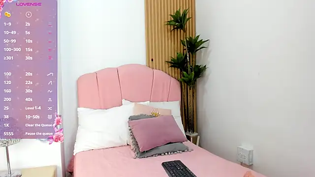 Snapshot of lara_spaark chatting on 03/01/26, 07:14 lara spaark online show from 03/01/26, 07:14