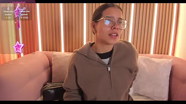 Luna Millers online show from 06/11/26, 04:20