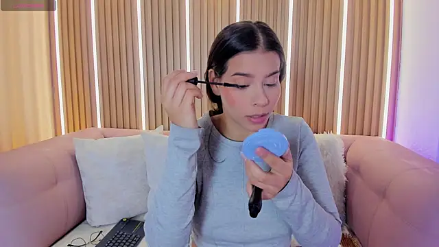 Luna Millers online show from 07/04/26, 04:41