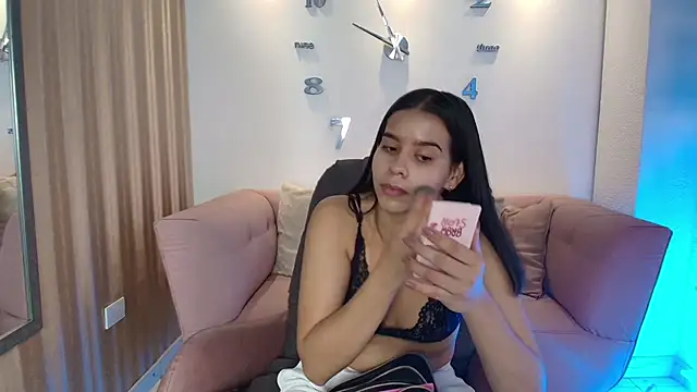 Luna Millers online show from 04/03/26, 04:08