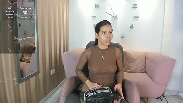 Luna Millers online show from 04/05/26, 04:08