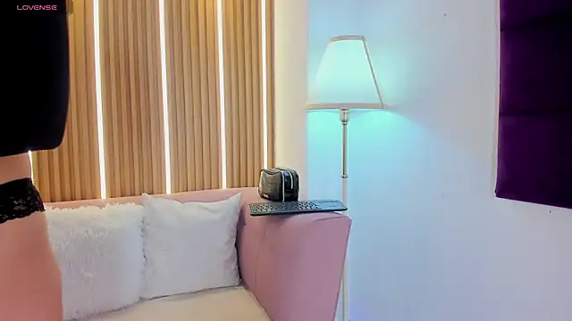 Luna Millers online show from 05/30/26, 04:19