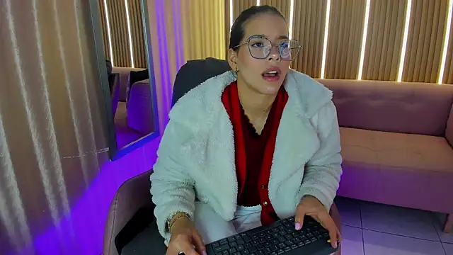 Luna Millers online show from 05/09/26, 04:16