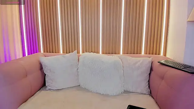 Luna Millers online show from 07/08/26, 04:35