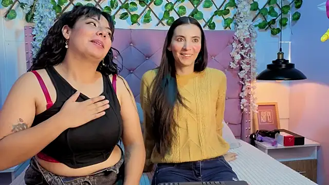 Valkiria-and-Dione online show from 04/21/26, 07:31