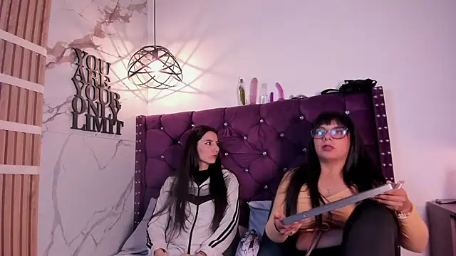 Snapshot of Valkiria-and-Dione chatting on 02/05/26, 07:21 Valkiria-and-Dione online show from 02/05/26, 07:21