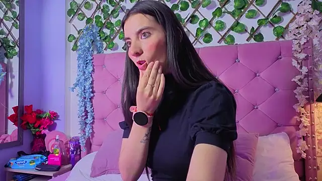 Valkiria-and-Dione online show from 03/07/26, 04:34