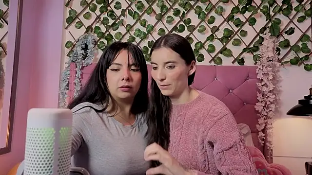 Valkiria-and-Dione online show from 04/14/26, 12:54