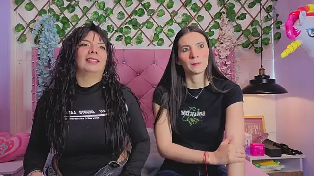 Valkiria-and-Dione online show from 04/22/26, 01:07