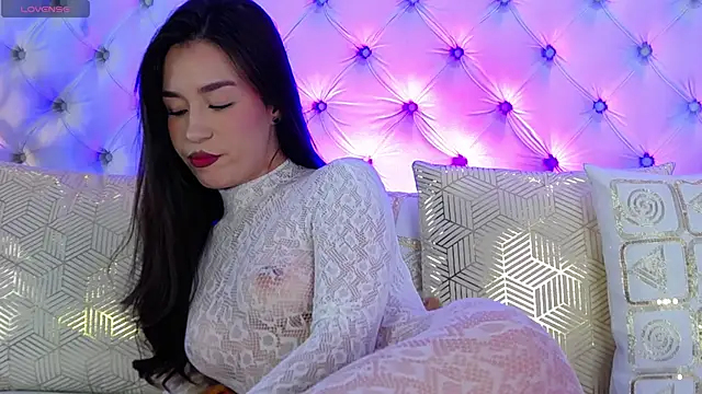 Snapshot of TamaraGreys chatting on 02/13/26, 01:33 TamaraGreys online show from 02/13/26, 01:33