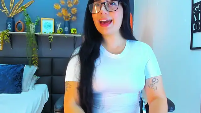 eliza pink24 online show from 02/09/26, 09:35