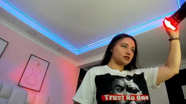 Snapshot of SARHA_ANTONELLI chatting on 07/06/26, 03:47 SARHA ANTONELLI online show from 07/06/26, 03:47