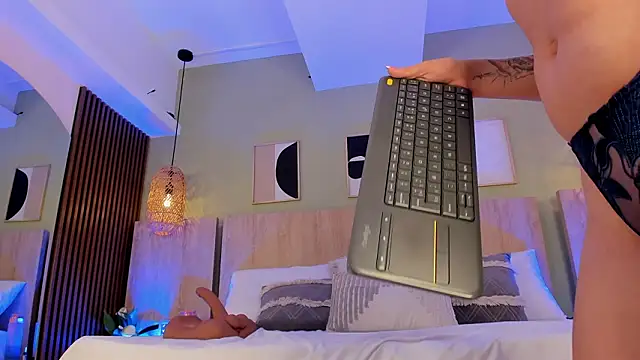 Bella-Swant online show from 03/15/26, 11:39