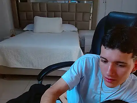 Snapshot of eroboyxox chatting on 02/17/26, 08:50 eroboyxox online show from 02/17/26, 08:50