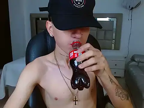 Snapshot of eroboyxox chatting on 02/24/26, 09:04 eroboyxox online show from 02/24/26, 09:04