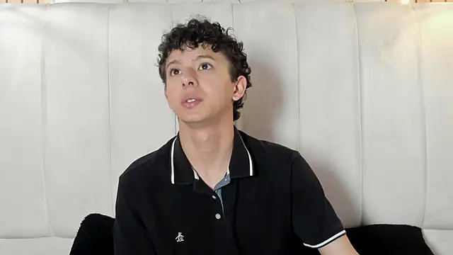 Snapshot of David_Roy_ chatting on 02/24/26, 01:01 David Roy online show from 02/24/26, 01:01