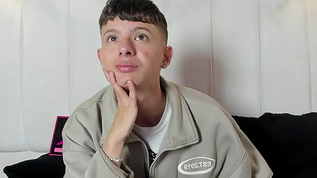 Snapshot of David_Roy_ chatting on 02/27/26, 01:33 David Roy online show from 02/27/26, 01:33