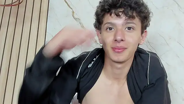 Snapshot of David_Roy_ chatting on 02/14/26, 01:22 David Roy online show from 02/14/26, 01:22