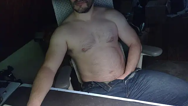 under the desk40 online show from 04/23/26, 10:00