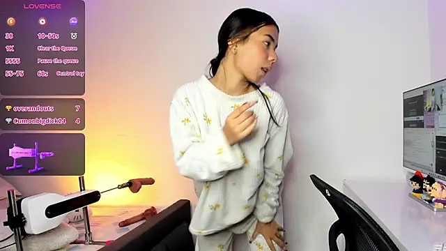 kaylaneee  online show from 05/14/26, 01:41