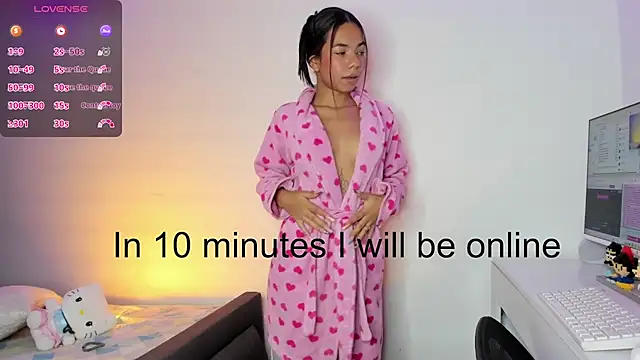 kaylaneee  online show from 06/10/26, 12:50