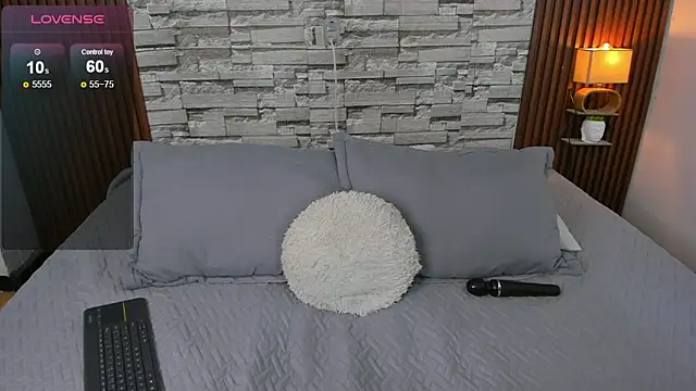 Snapshot of sophia_deluxe18 chatting on 02/13/26, 05:07 sophia deluxe18 online show from 02/13/26, 05:07