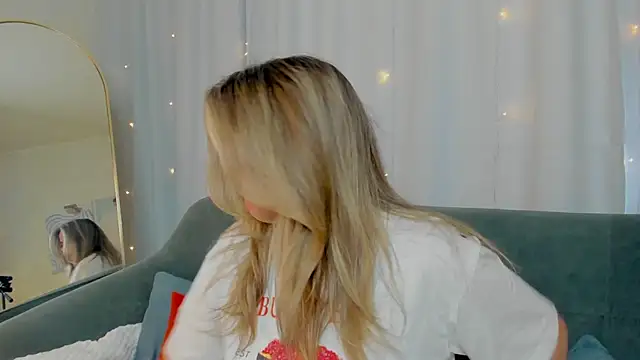 LilyBel online show from 04/01/26, 08:04