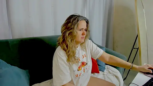 LilyBel online show from 04/17/26, 08:06