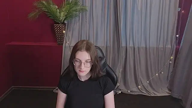 Snapshot of VixenLight chatting on 02/09/26, 02:09 VixenLight online show from 02/09/26, 02:09