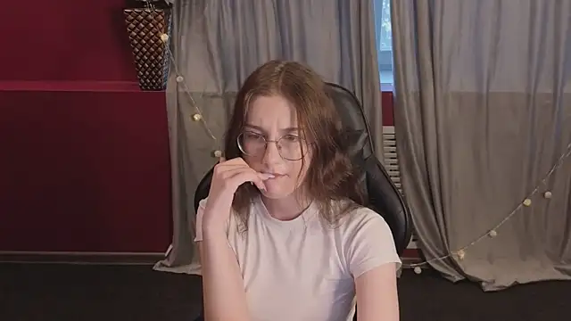 Snapshot of VixenLight chatting on 02/10/26, 01:48 VixenLight online show from 02/10/26, 01:48