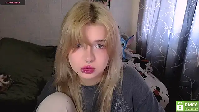 Snapshot of MoonlightGrace chatting on 04/17/26, 11:46 MoonlightGrace online show from 04/17/26, 11:46