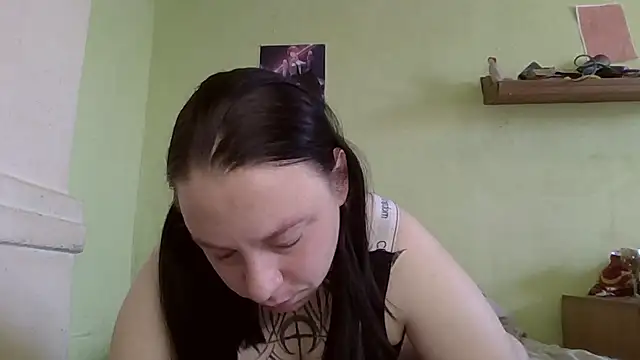 MillaSourety online show from 04/05/26, 08:21