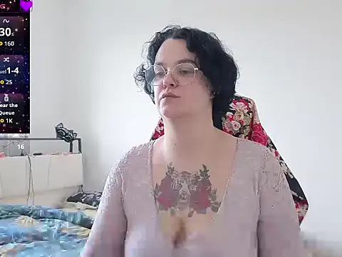 lunatigre4 online show from 02/24/26, 03:13