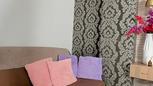 Charlotte-Wright online show from 02/08/26, 11:41