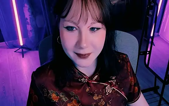Snapshot of marty_bree chatting on 06/18/26, 05:18 marty bree online show from 06/18/26, 05:18