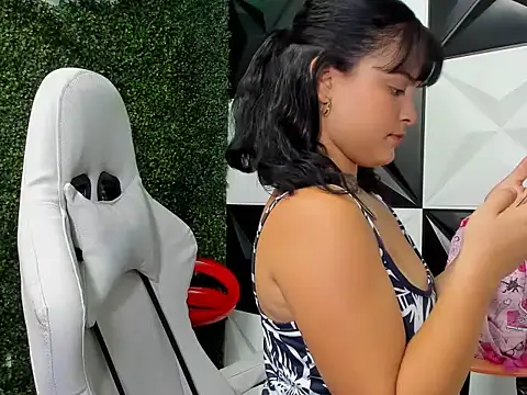 Snapshot of Andrea_girlx chatting on 02/12/26, 02:06 Andrea girlx online show from 02/12/26, 02:06