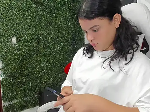 Snapshot of Andrea_girlx chatting on 02/17/26, 01:52 Andrea girlx online show from 02/17/26, 01:52