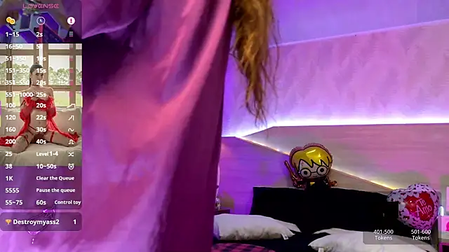 kylliefox  online show from 11/18/25, 03:04