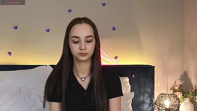 KiraLoo online show from 02/18/26, 03:52