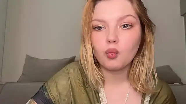 Snapshot of Ophelia_Ritz chatting on 07/01/26, 06:47 Ophelia Ritz online show from 07/01/26, 06:47