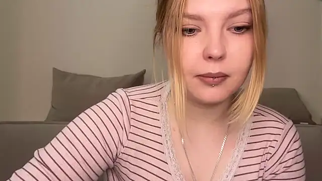 Snapshot of Ophelia_Ritz chatting on 06/17/26, 05:07 Ophelia Ritz online show from 06/17/26, 05:07