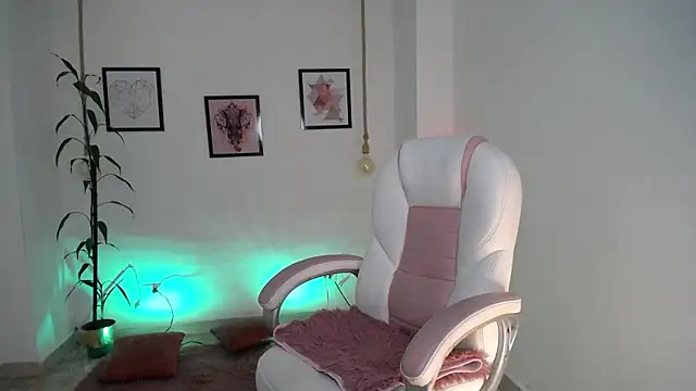 adhara 11 online show from 03/24/26, 10:32