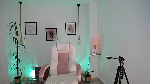 adhara 11 online show from 04/13/26, 11:20