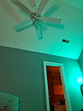 Snapshot of TrndSettr chatting on 02/09/26, 10:52 TrndSettr online show from 02/09/26, 10:52