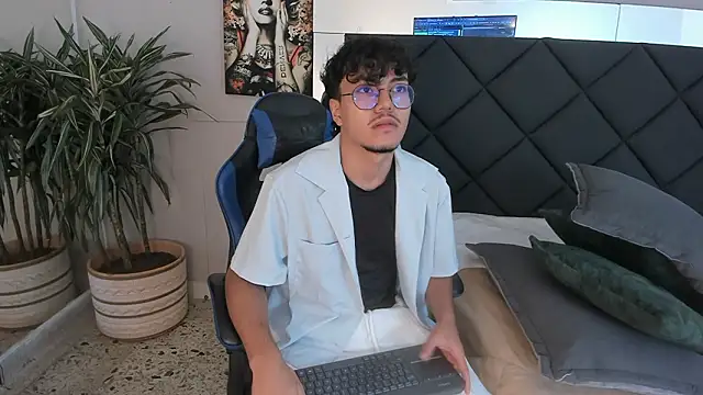 Snapshot of kai_storn chatting on 02/27/26, 11:32 kai storn online show from 02/27/26, 11:32