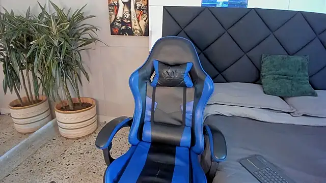 Snapshot of kai_storn chatting on 02/20/26, 11:56 kai storn online show from 02/20/26, 11:56